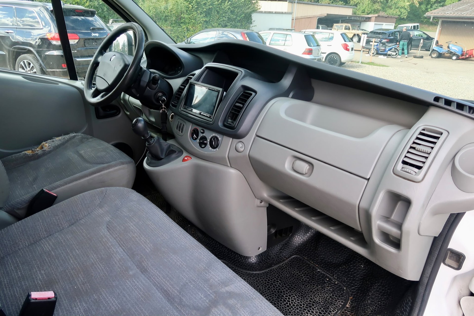RENAULT Trafic 2.0 dCi 90 2.7t L1H1-image-6