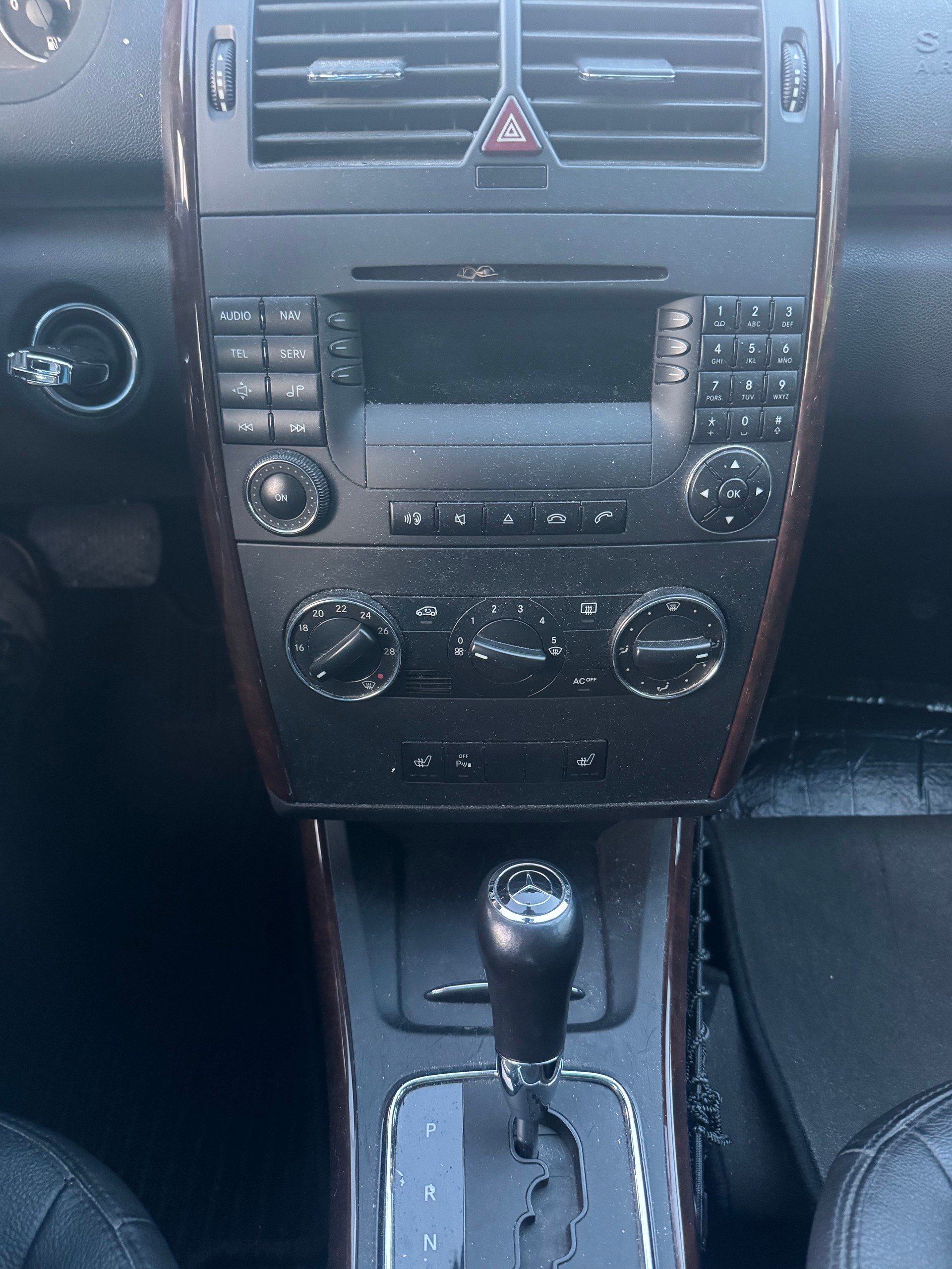 MERCEDES-BENZ A 200-image-9