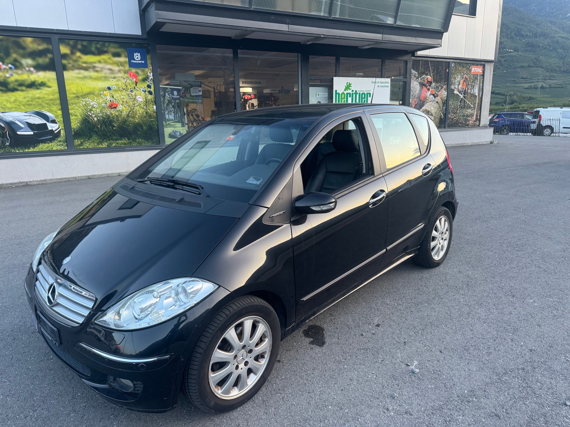 MERCEDES-BENZ A 200-image-0