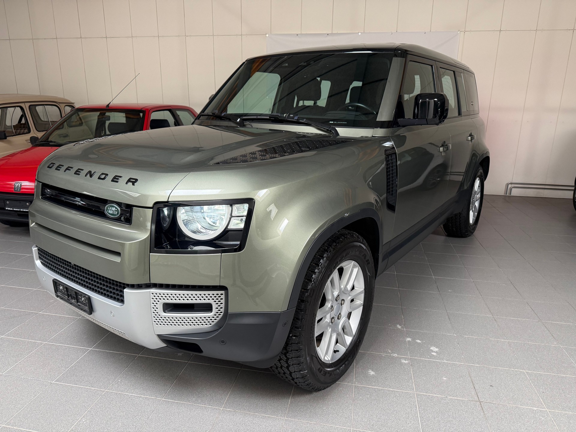 LAND ROVER Defender 110 3.0 D I6 200 AWD AT8-image-1
