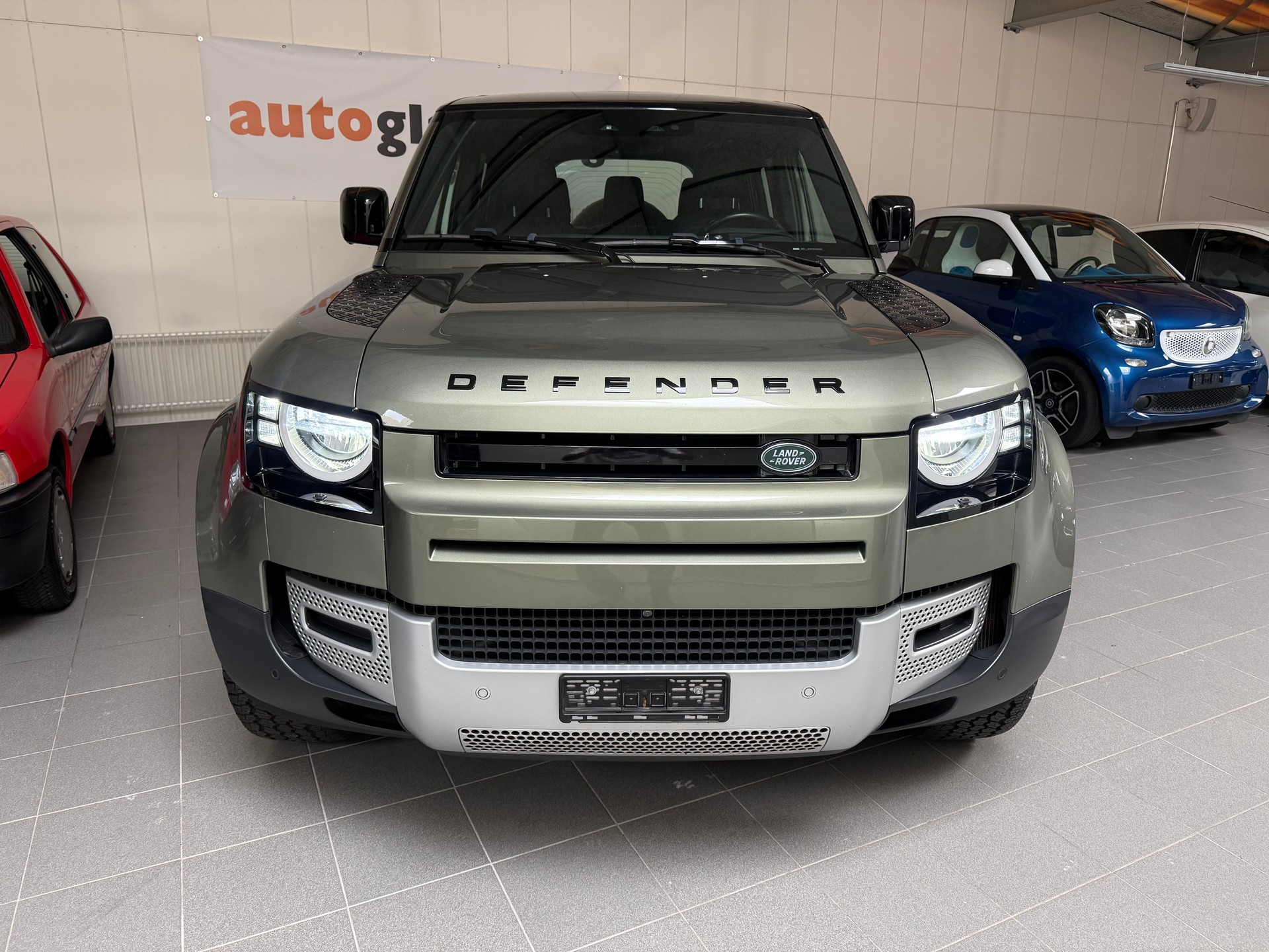 LAND ROVER Defender 110 3.0 D I6 200 AWD AT8-image-2