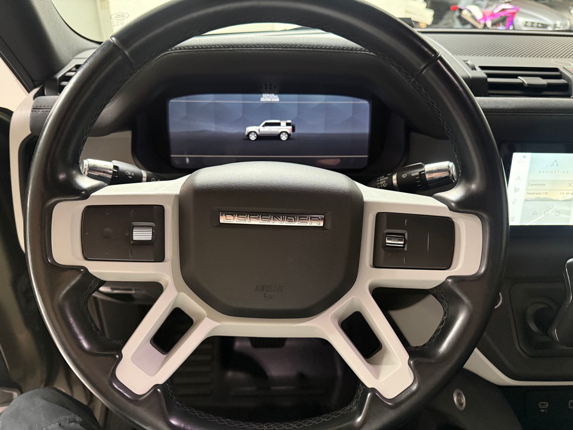 LAND ROVER Defender 110 3.0 D I6 200 AWD AT8-image-15
