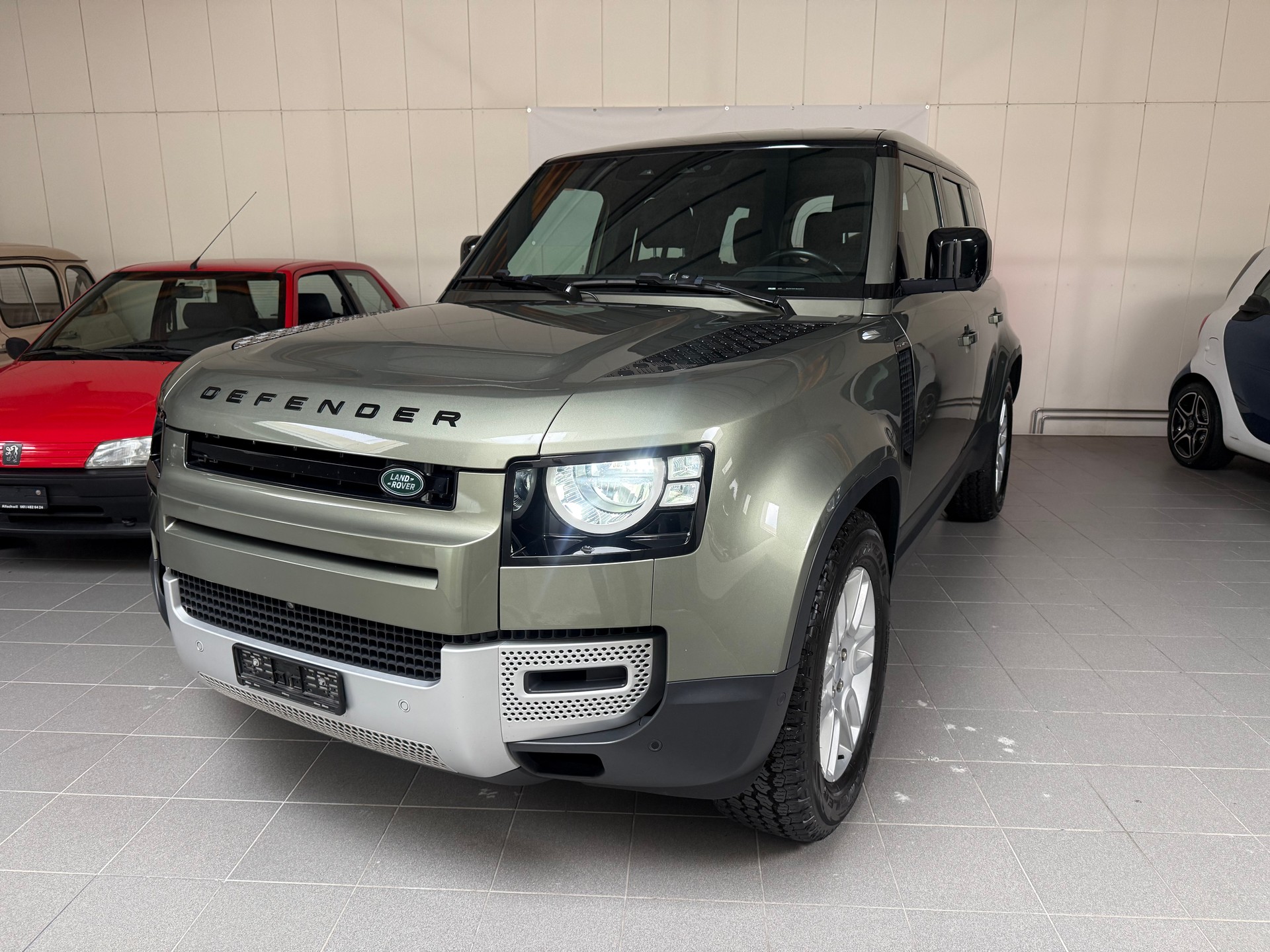 LAND ROVER Defender 110 3.0 D I6 200 AWD AT8-image-0