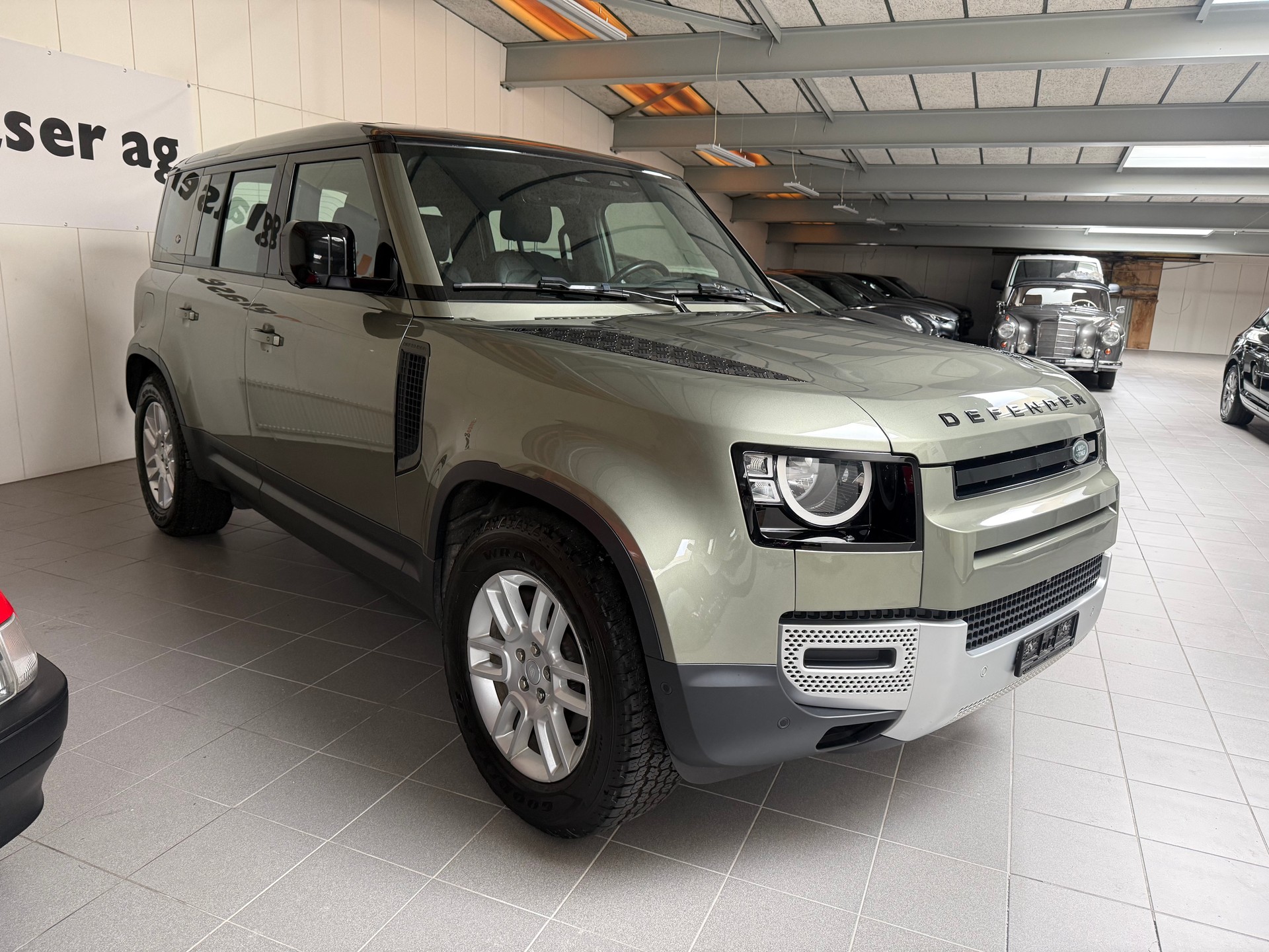 LAND ROVER Defender 110 3.0 D I6 200 AWD AT8-image-5
