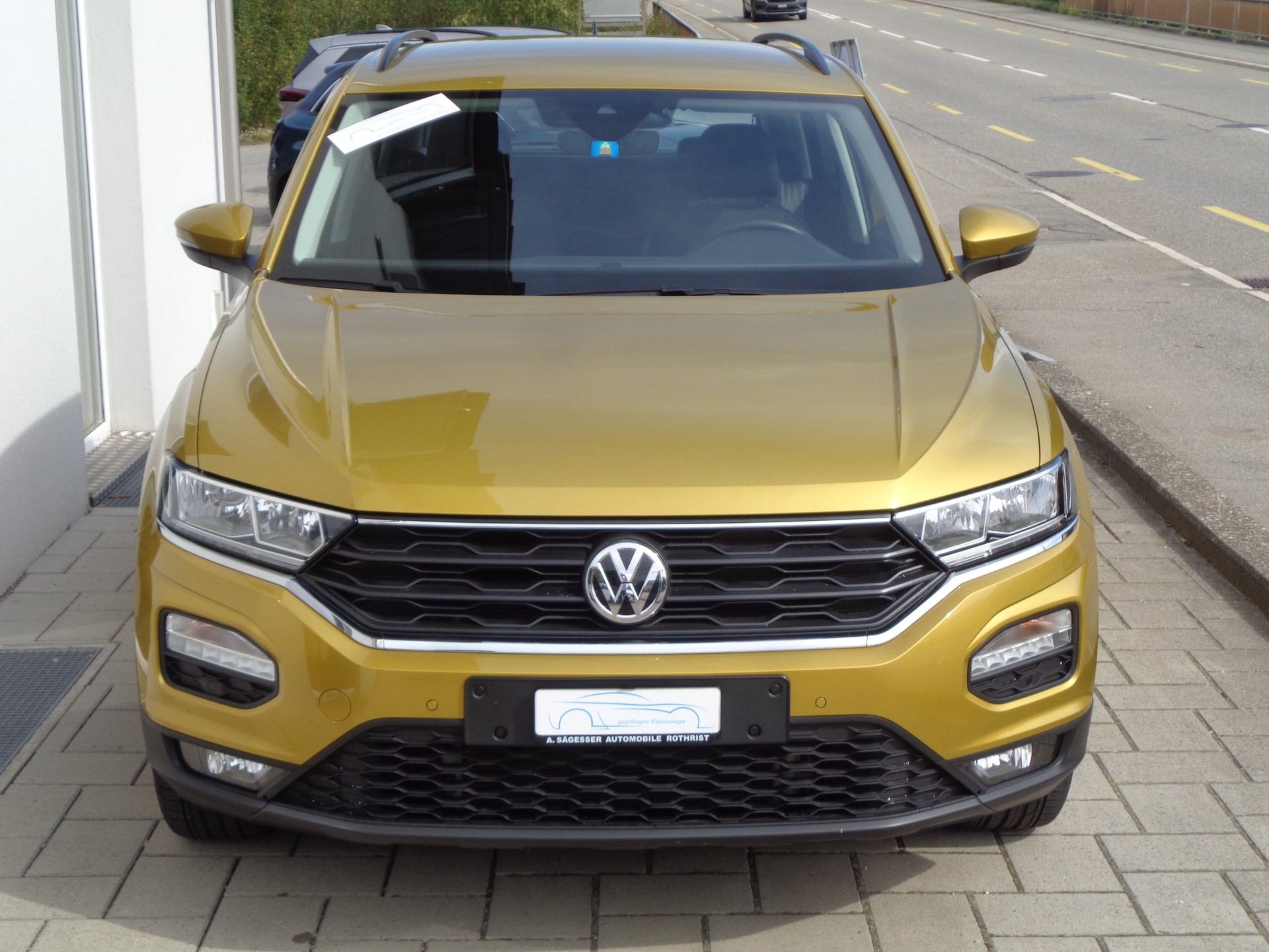 VW T-Roc 1.0 TSI-image-2