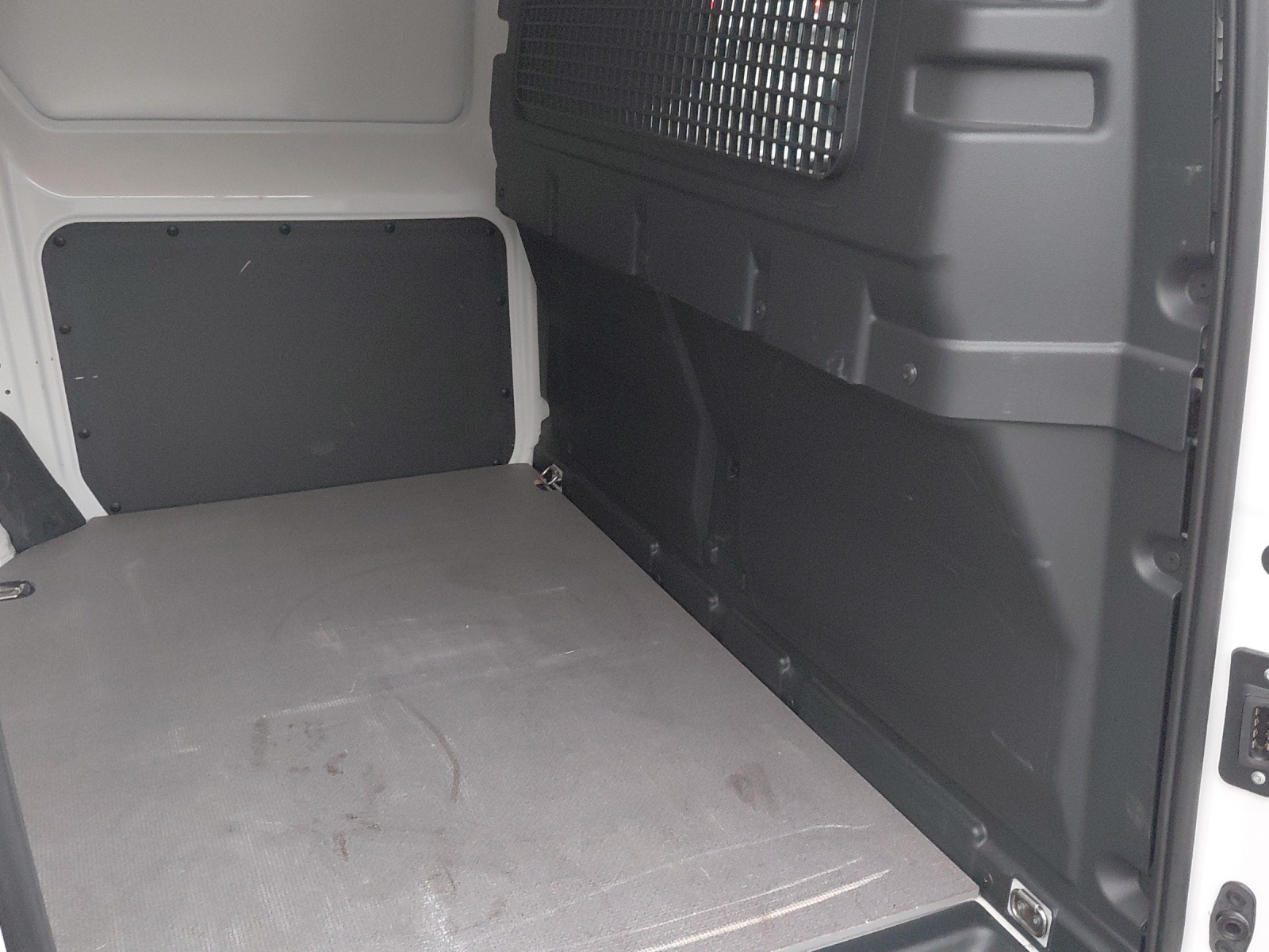 VW Caddy Cargo 2.0TDI Maxi 4Motion-image-11