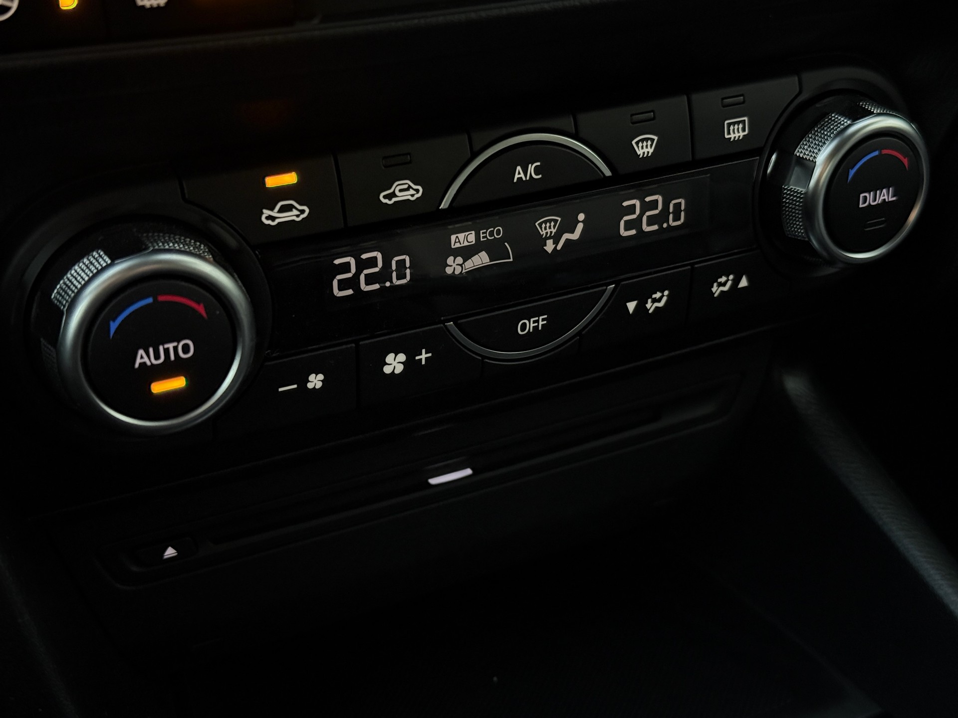 MAZDA 3 SKYACTIV-G 165 Revolution / 1.Hand / 165ps-image-22