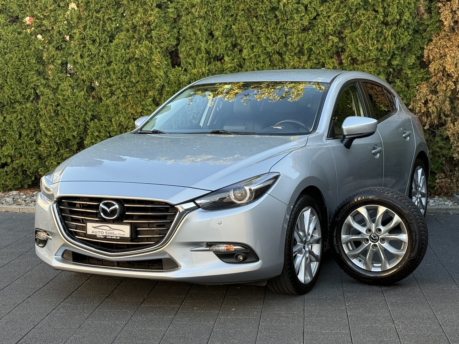 MAZDA 3 SKYACTIV-G 165 Revolution / 1.Hand / 165ps-image-1