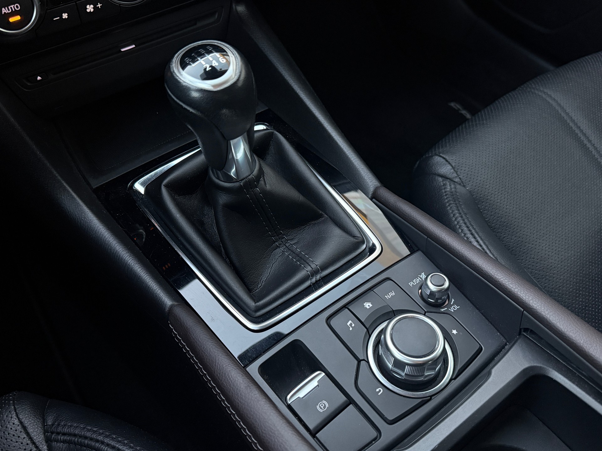 MAZDA 3 SKYACTIV-G 165 Revolution / 1.Hand / 165ps-image-21