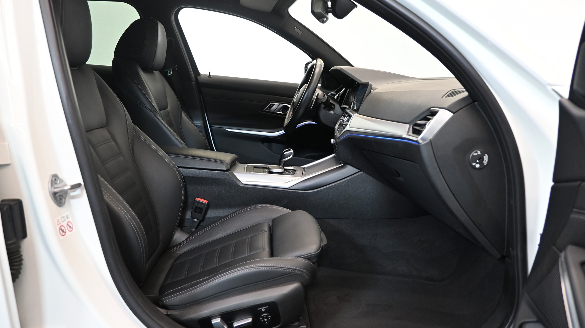 BMW 320d xDrive Touring M Sport Steptronic-image-3