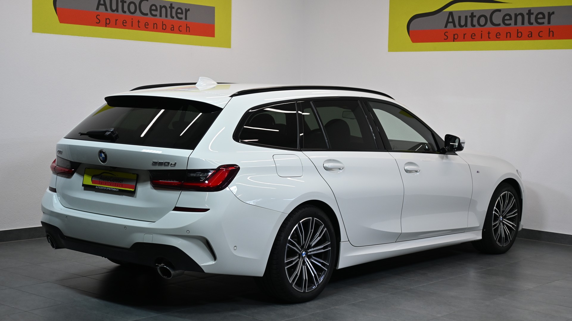BMW 320d xDrive Touring M Sport Steptronic-image-13