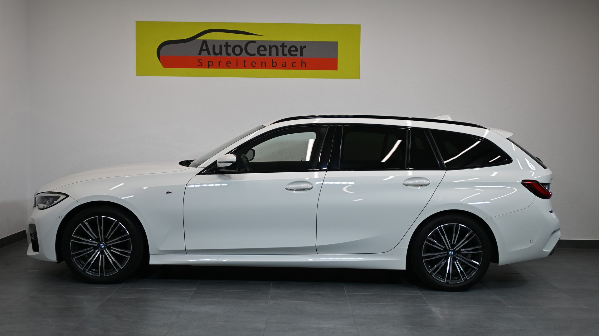 BMW 320d xDrive Touring M Sport Steptronic-image-14