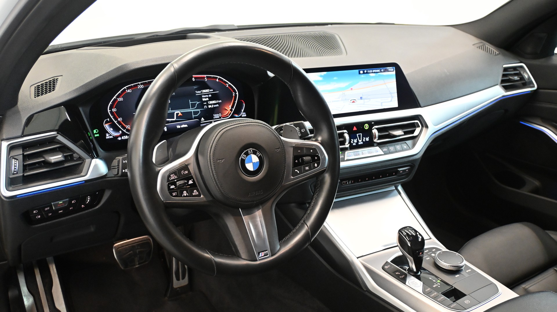 BMW 320d xDrive Touring M Sport Steptronic-image-2