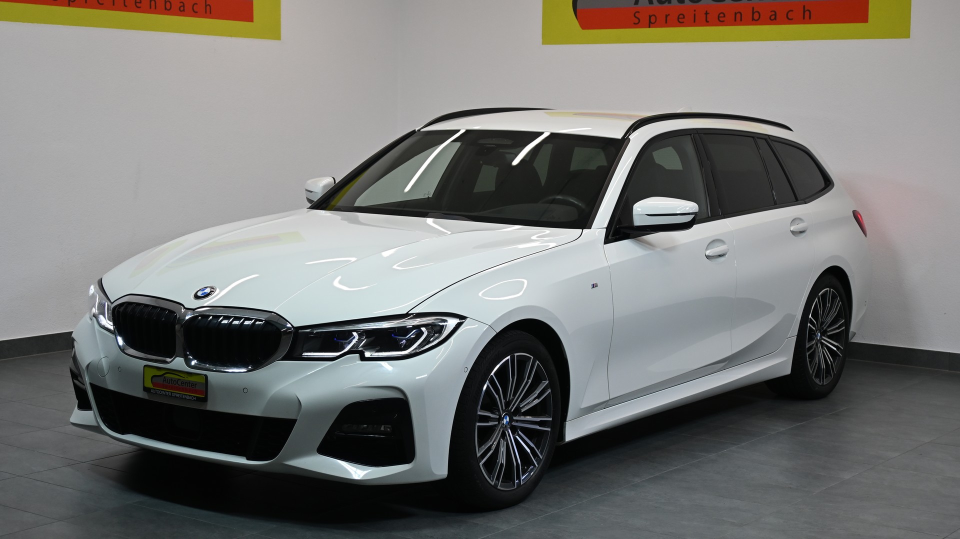 BMW 320d xDrive Touring M Sport Steptronic-image-1