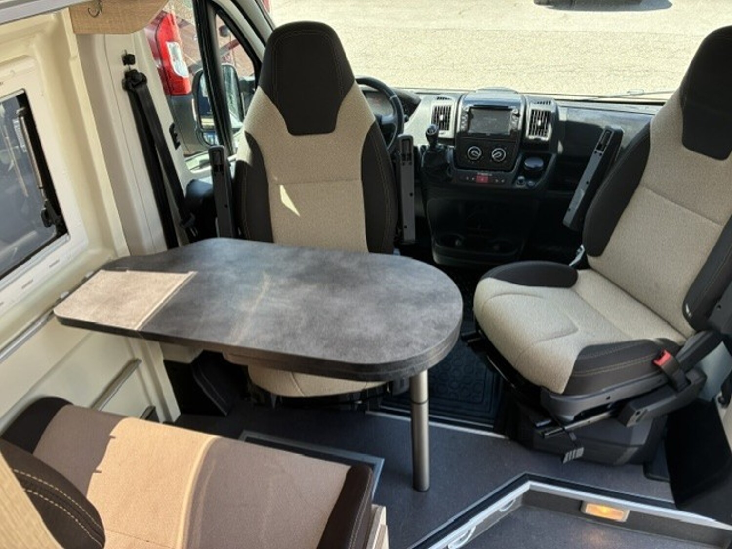 CLEVER VANS Runner 636-image-10