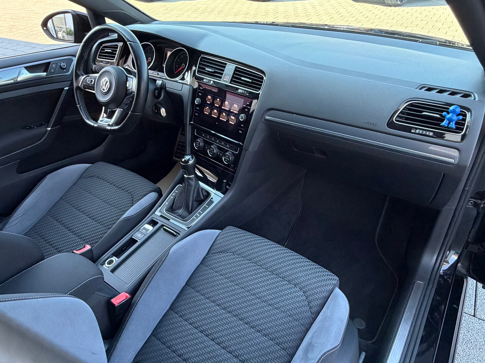 VW Golf 1.5 TSI EVO Highline-image-23