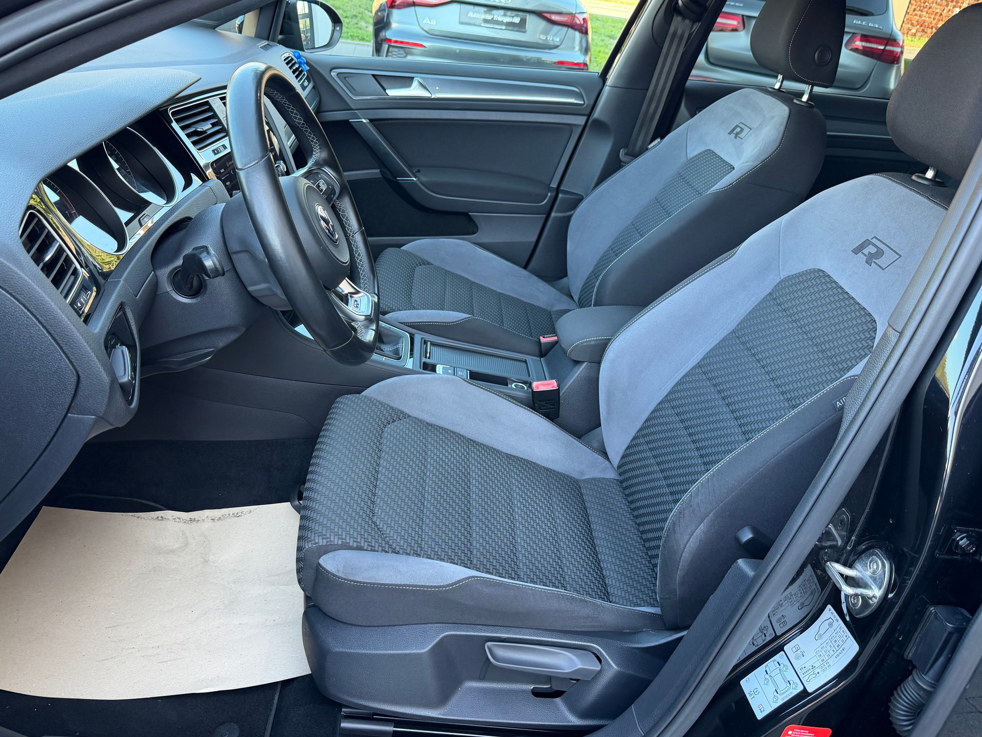 VW Golf 1.5 TSI EVO Highline-image-25