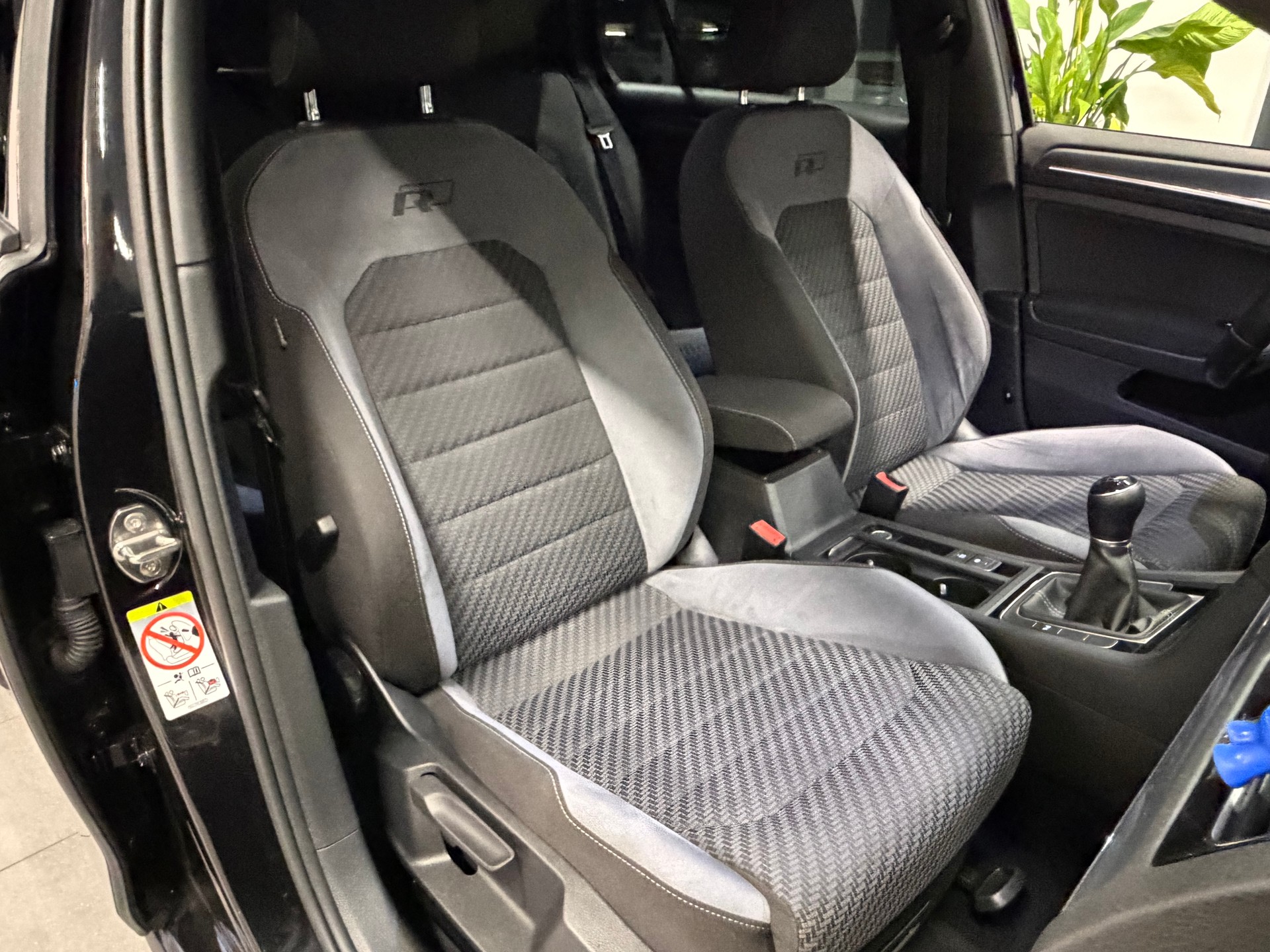 VW Golf 1.5 TSI EVO Highline-image-22