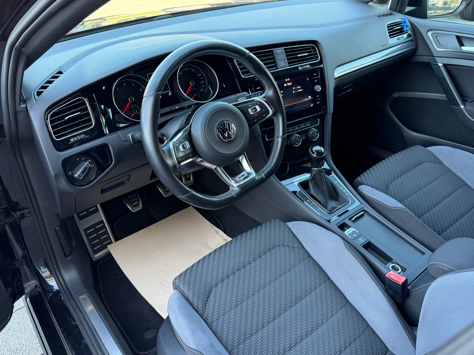 VW Golf 1.5 TSI EVO Highline-image-26