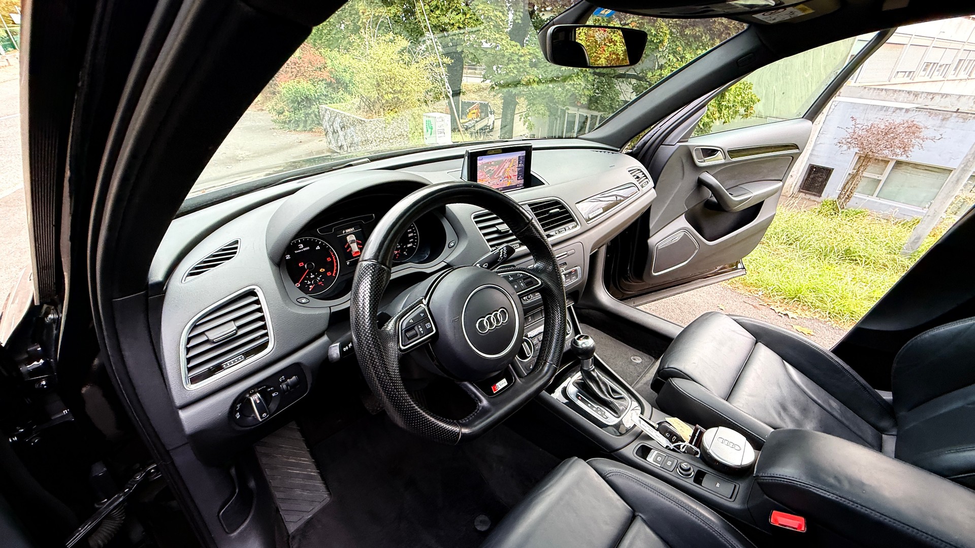 AUDI Q3 2.0 TDI sport quattro S-tronic-image-10