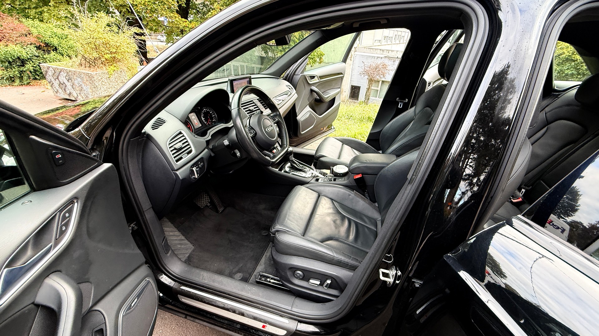 AUDI Q3 2.0 TDI sport quattro S-tronic-image-9