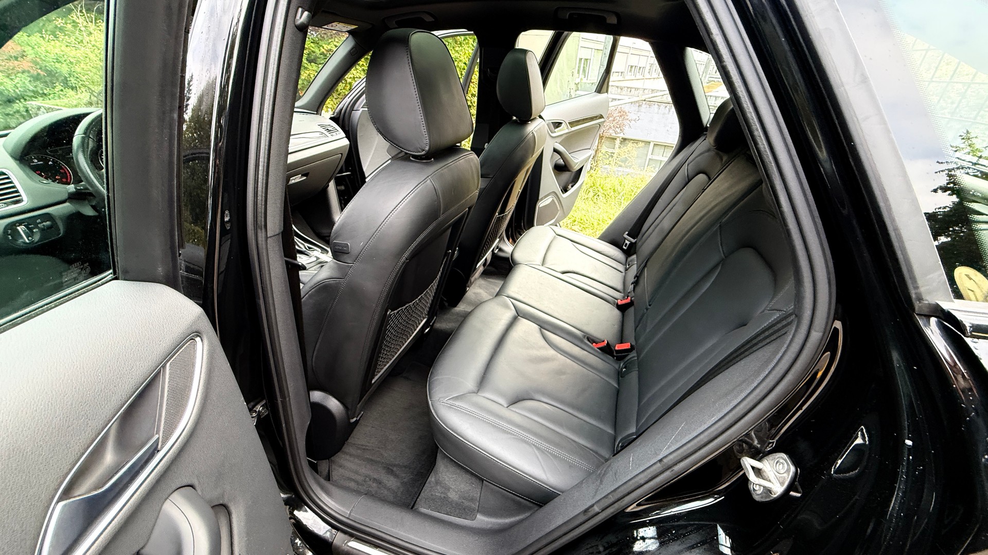AUDI Q3 2.0 TDI sport quattro S-tronic-image-11