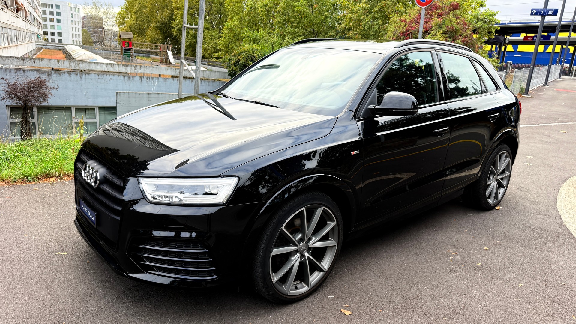 AUDI Q3 2.0 TDI sport quattro S-tronic-image-2