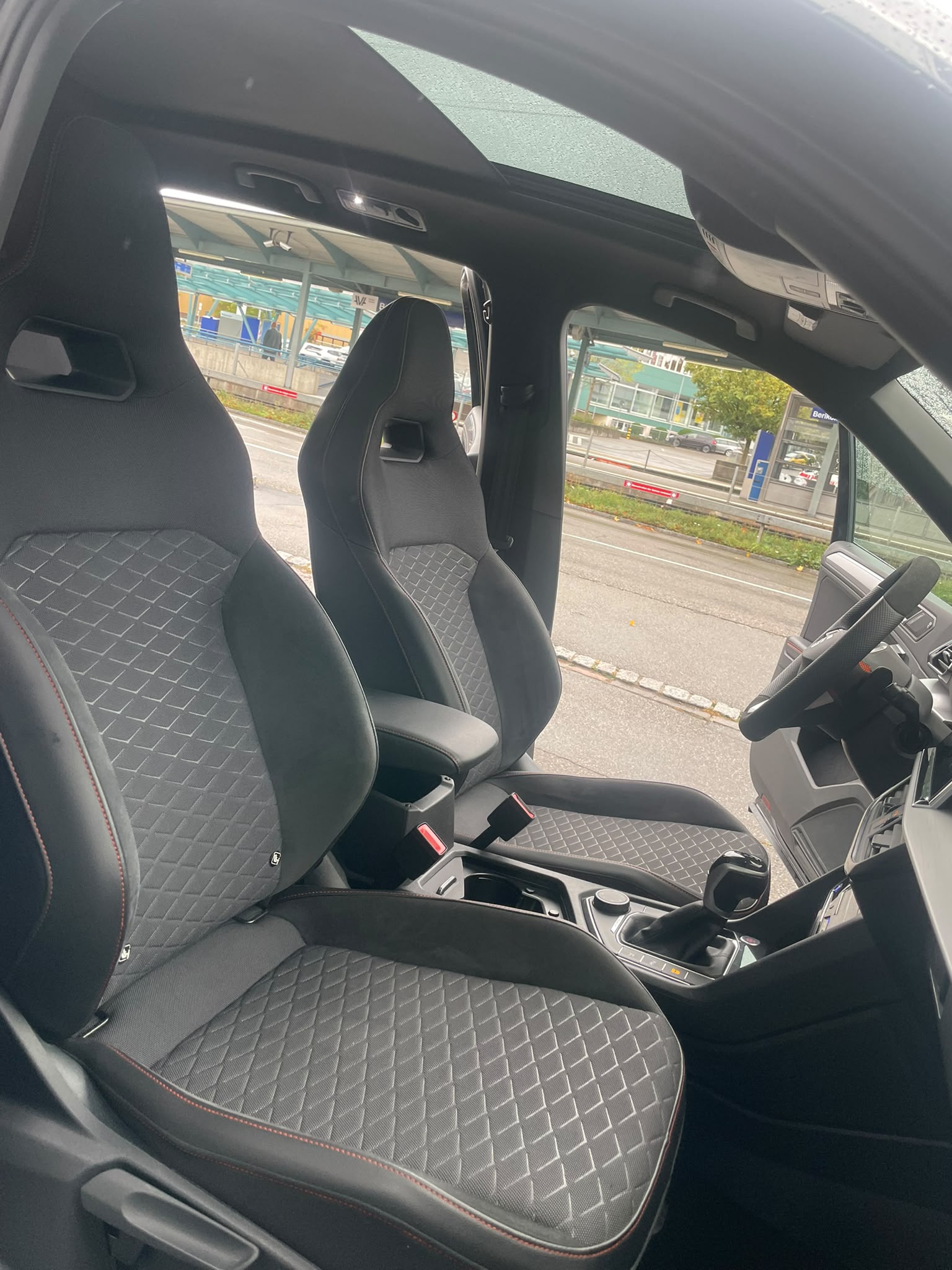 SEAT Tarraco 2.0 TDI 4Drive Hola FR DSG – Panorama – AHK – BeatsAudio – 20 Zoll-Werksgarantie-image-7