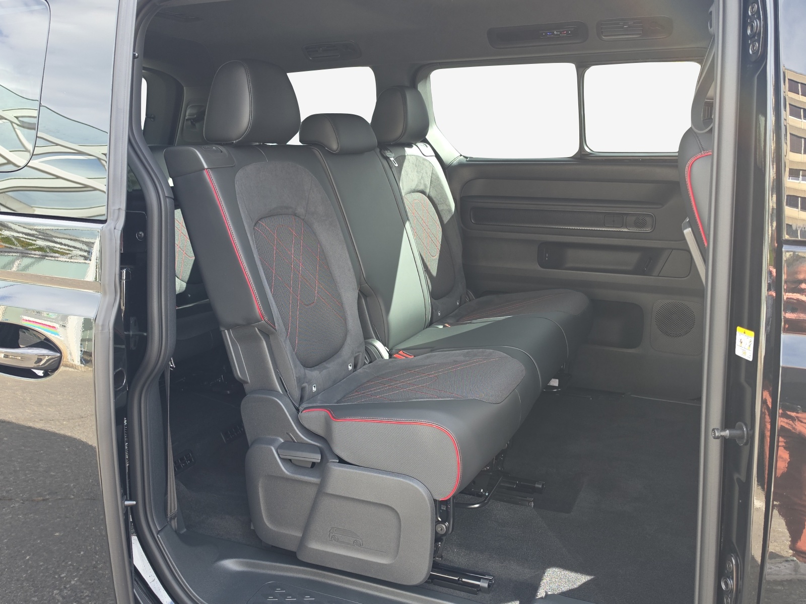 VW ID.Buzz LWB GTX 4 Motion-image-11