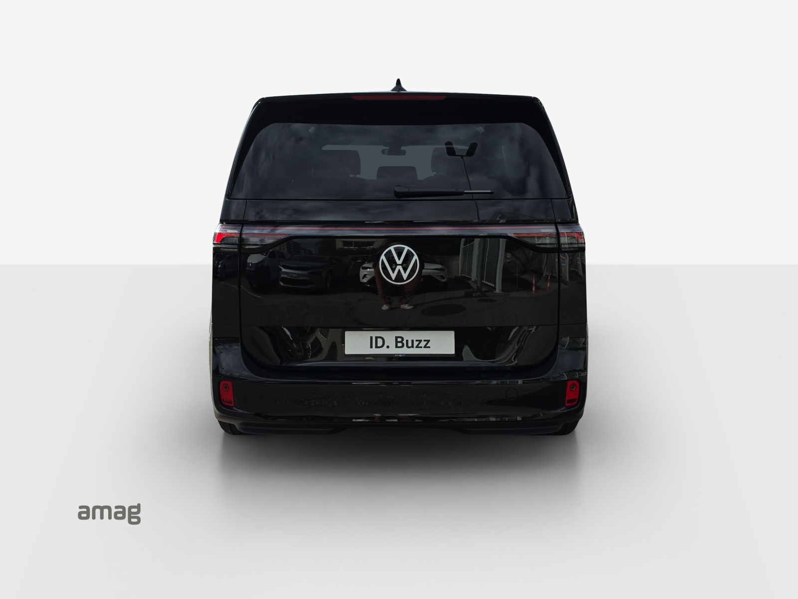 VW ID.Buzz LWB GTX 4 Motion-image-3