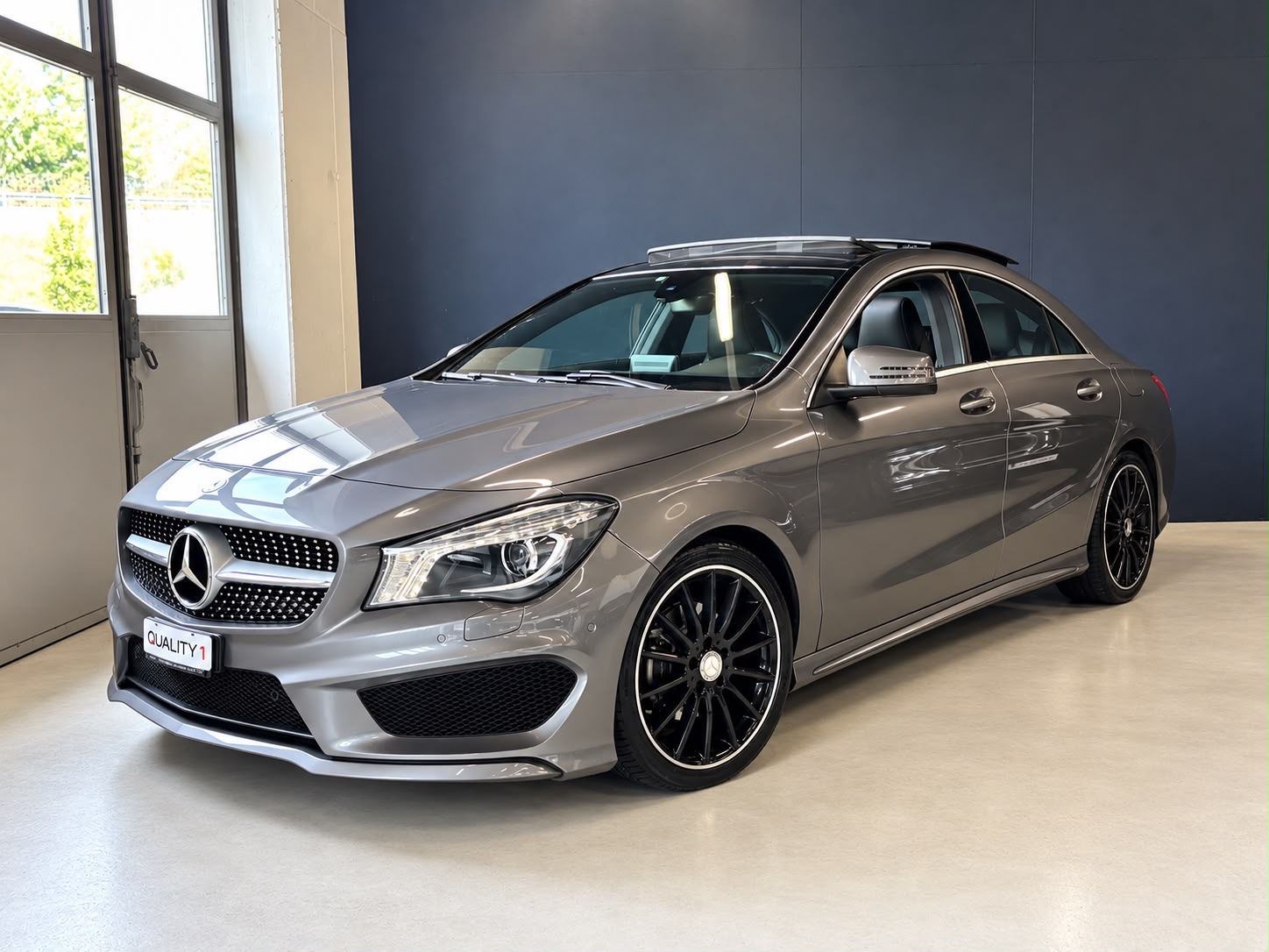 MERCEDES-BENZ CLA 180 AMG Line 7G-DCT-image-4