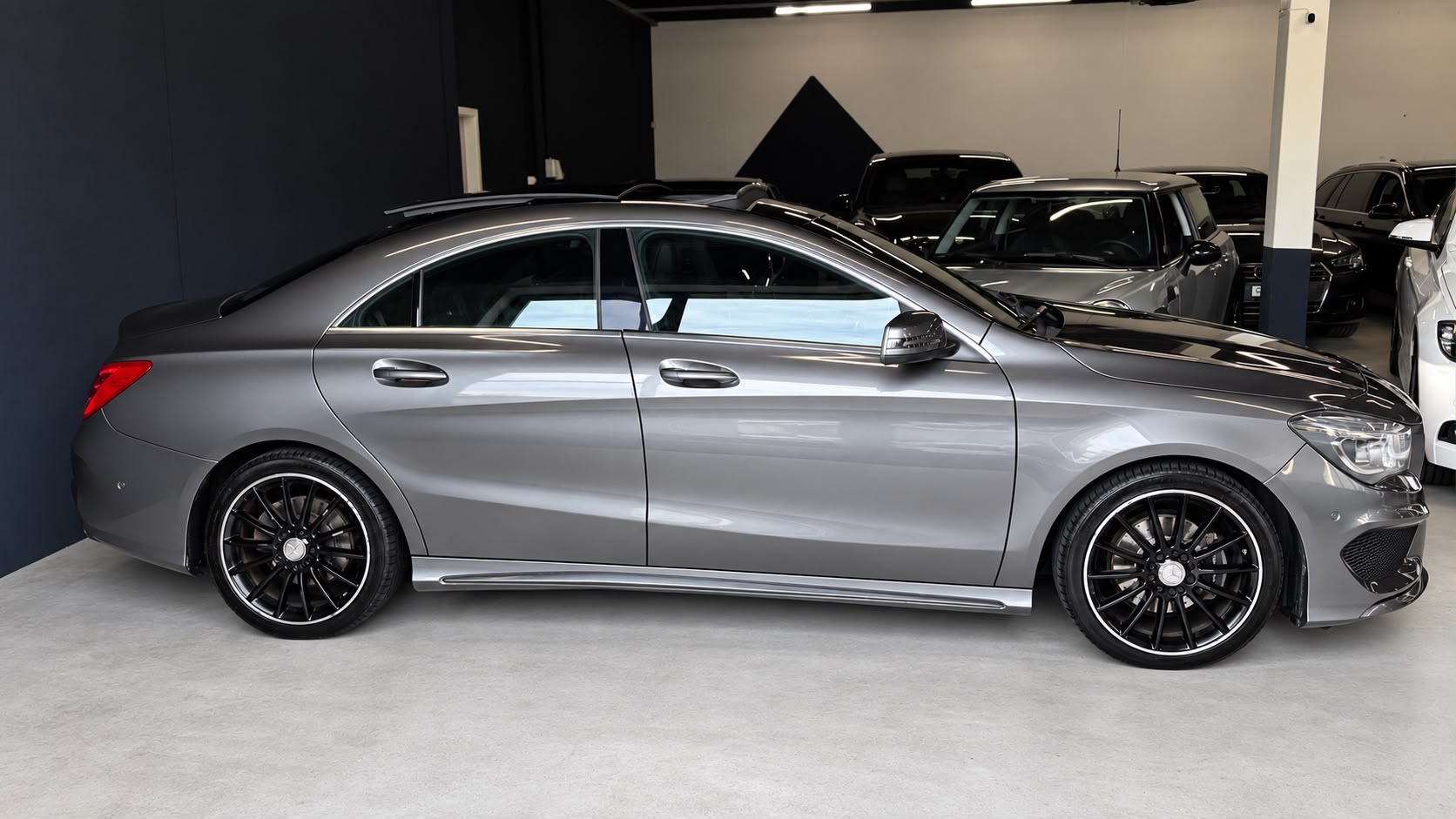 MERCEDES-BENZ CLA 180 AMG Line 7G-DCT-image-8