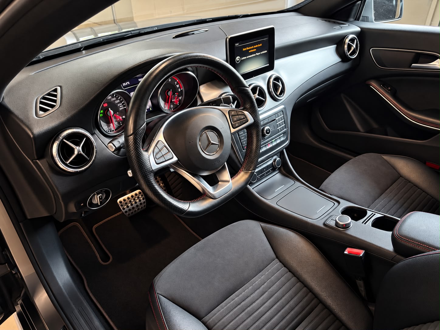 MERCEDES-BENZ CLA 180 AMG Line 7G-DCT-image-13