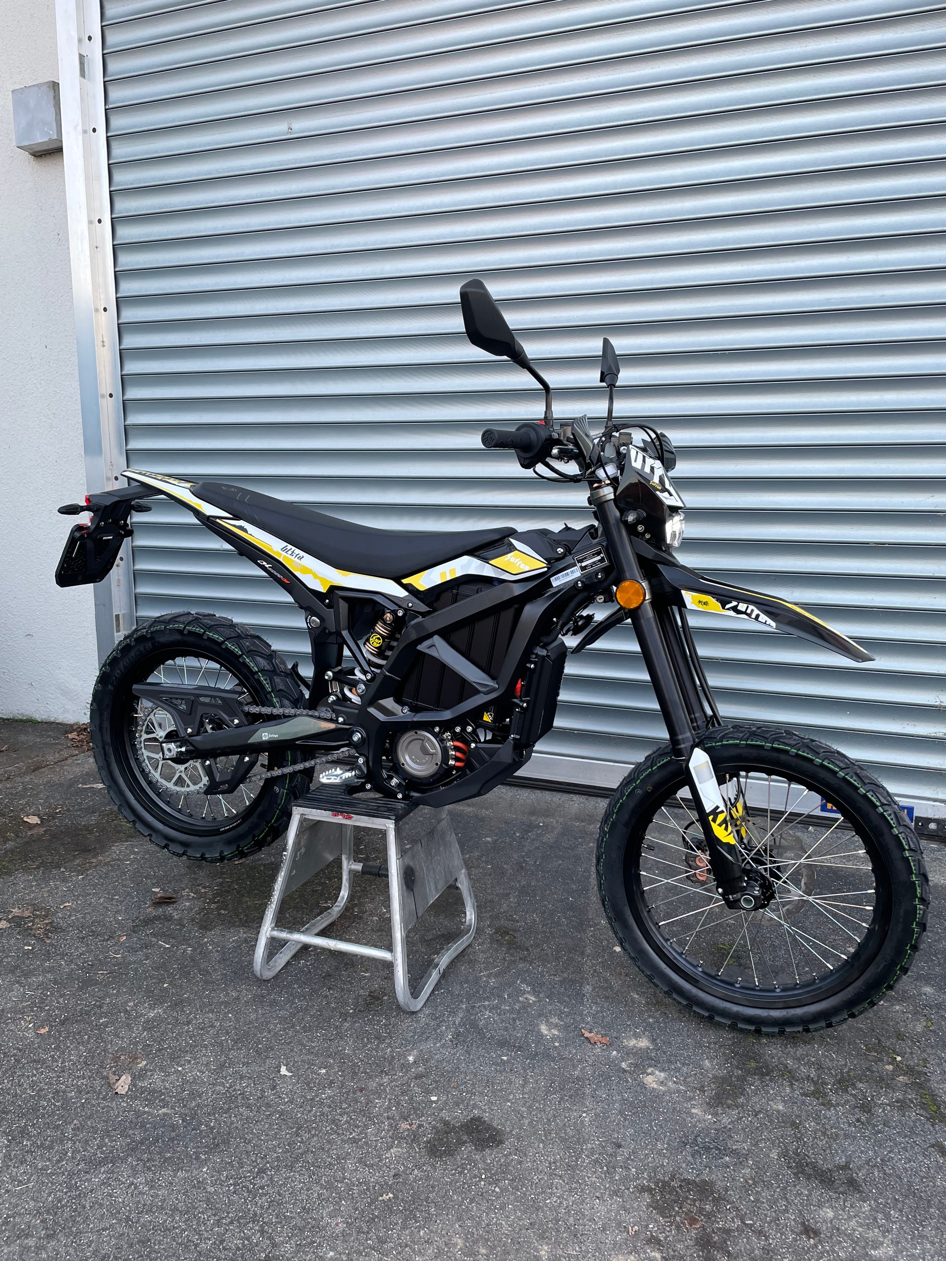 SUR-RON Ultra Bee