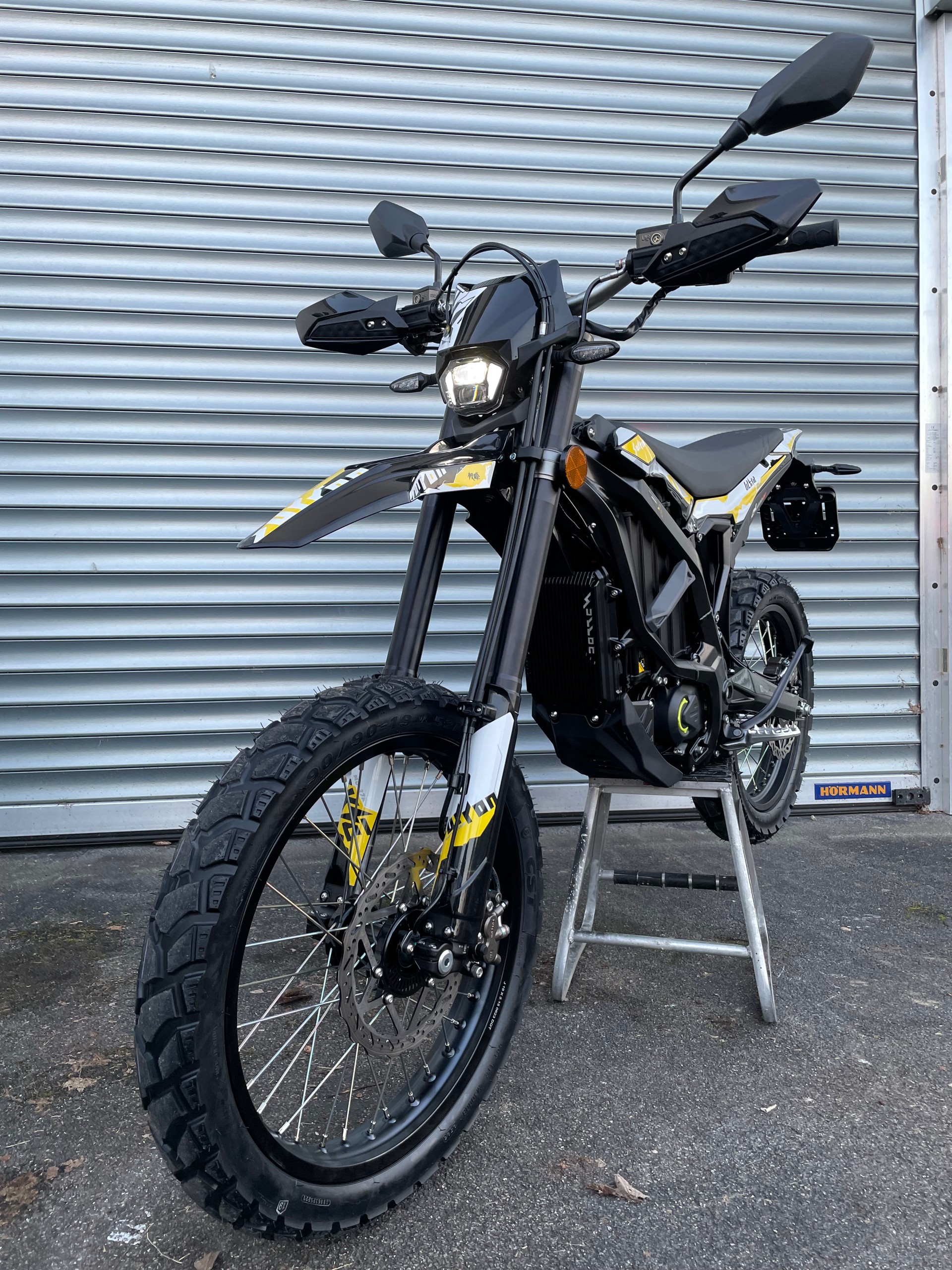 SUR-RON Ultra Bee-showroom-element-2