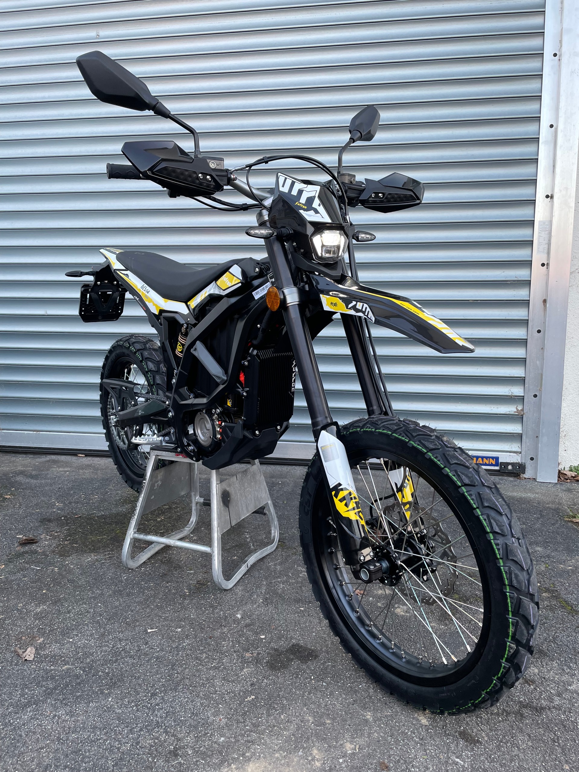 SUR-RON Ultra Bee-showroom-element-3