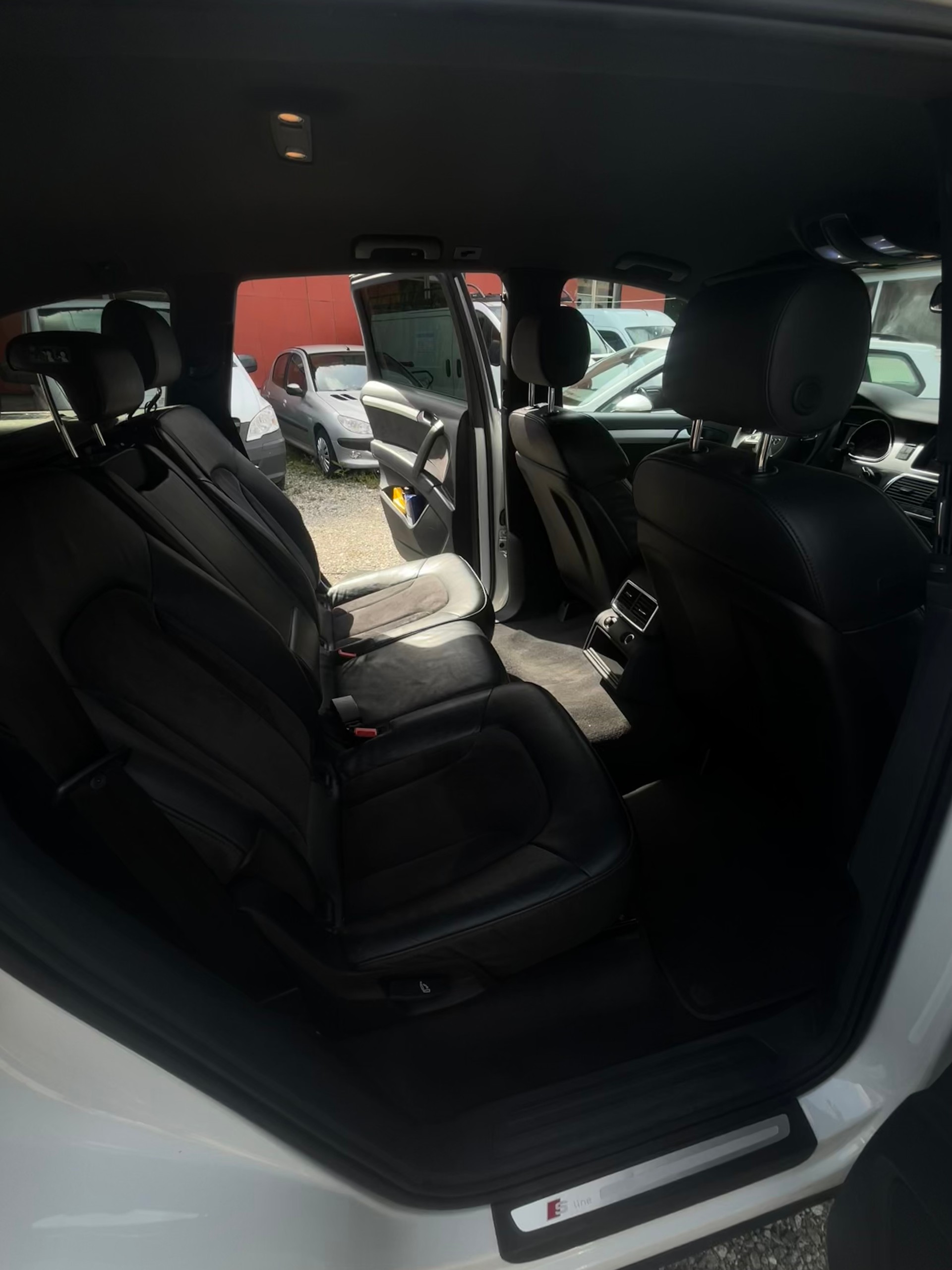 AUDI 3.0 TDI quattro tiptronic-image-9
