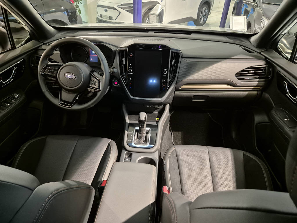 SUBARU Forester Station 2.0i e-Boxer Luxury-image-5