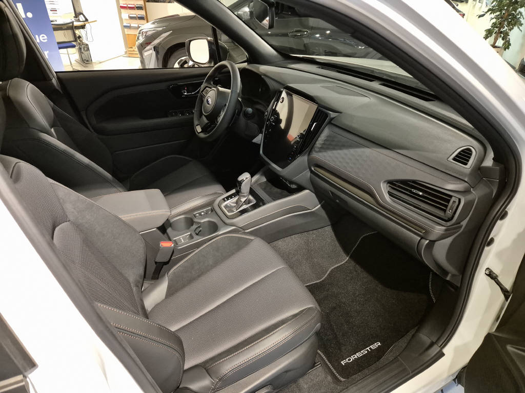 SUBARU Forester Station 2.0i e-Boxer Luxury-image-4