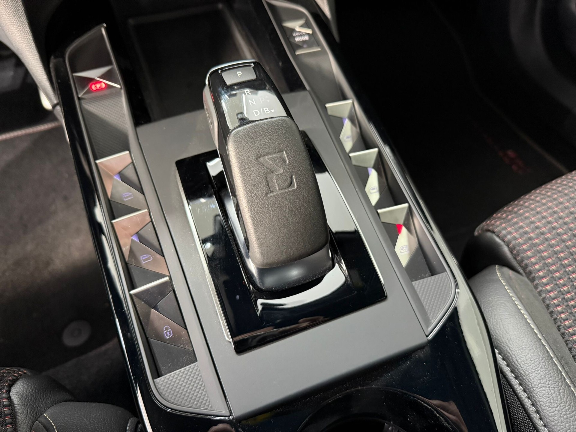 DS AUTOMOBILES DS3 Crossback E-Tense Performa-image-12