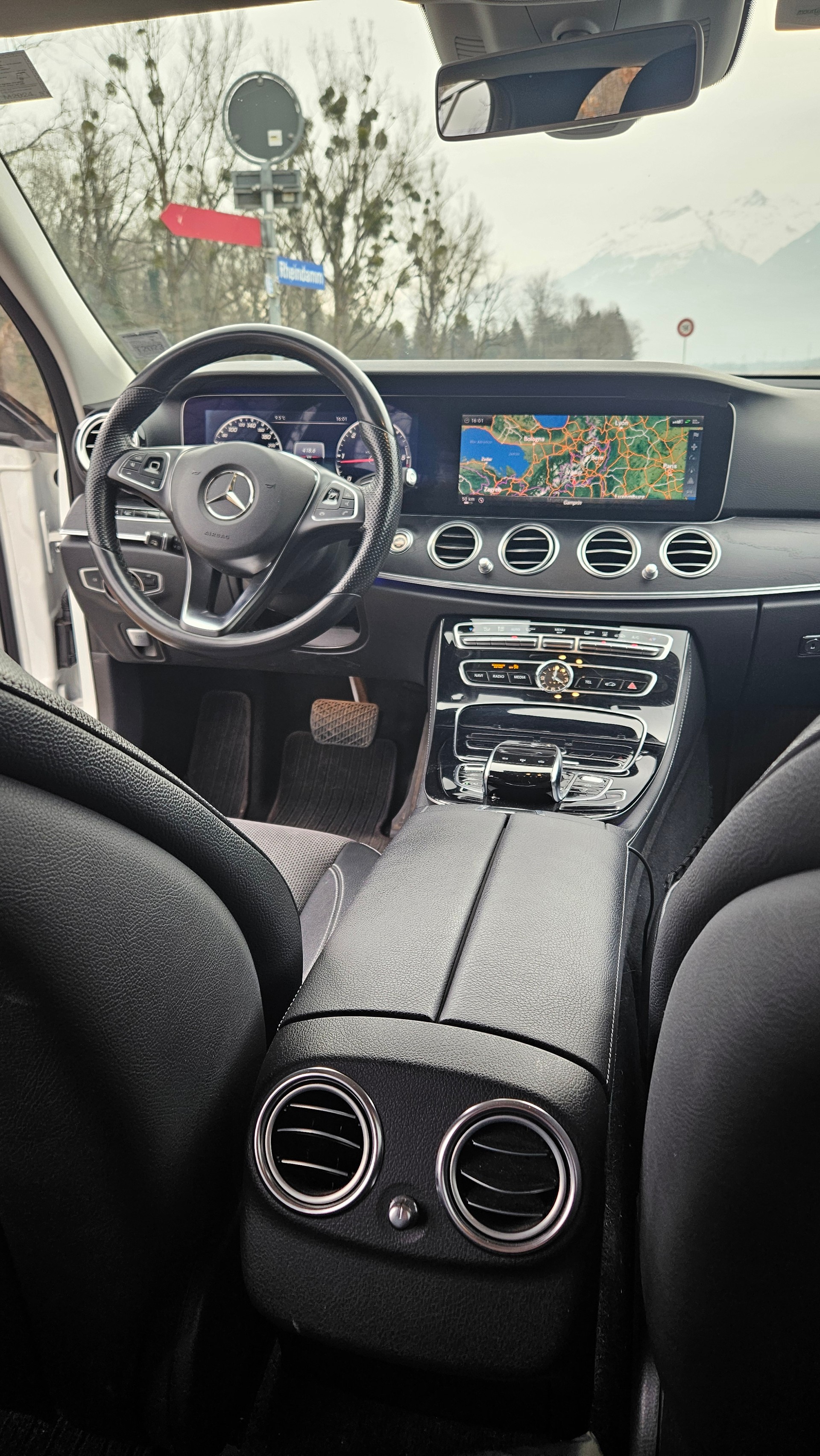 MERCEDES-BENZ E 220 d Avantgarde 9G-Tronic-image-5