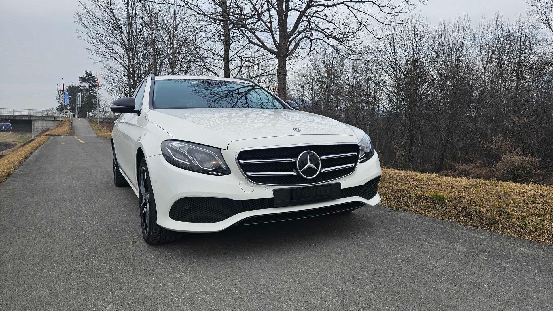 MERCEDES-BENZ E 220 d Avantgarde 9G-Tronic-image-1