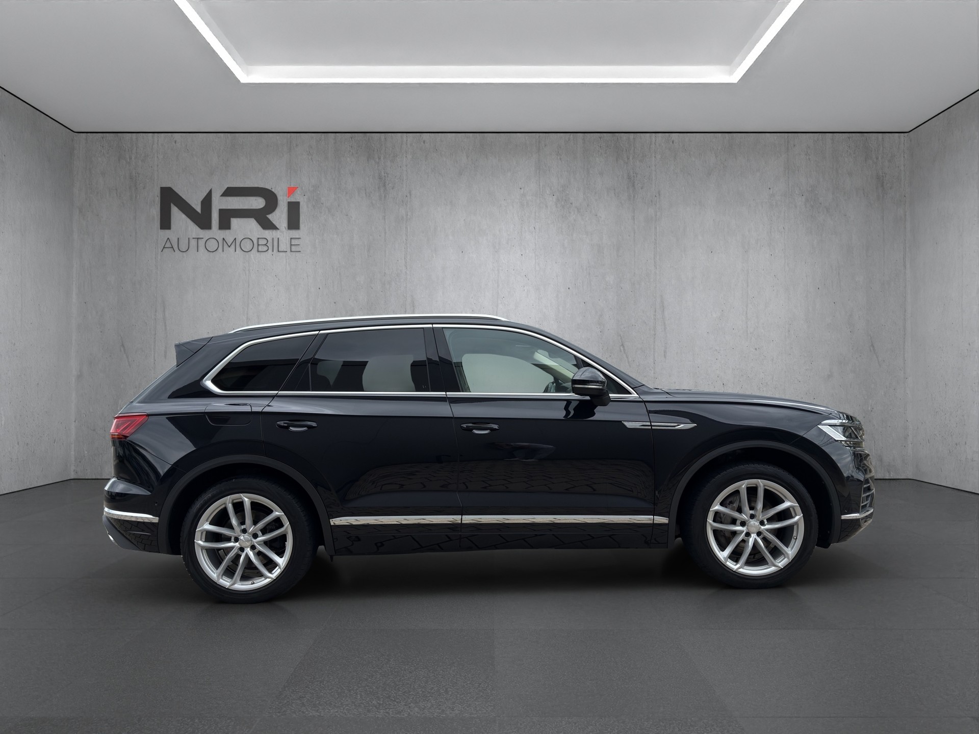 VW Touareg 3.0 V6 TDI 286 Atmosphere-showroom-element-3