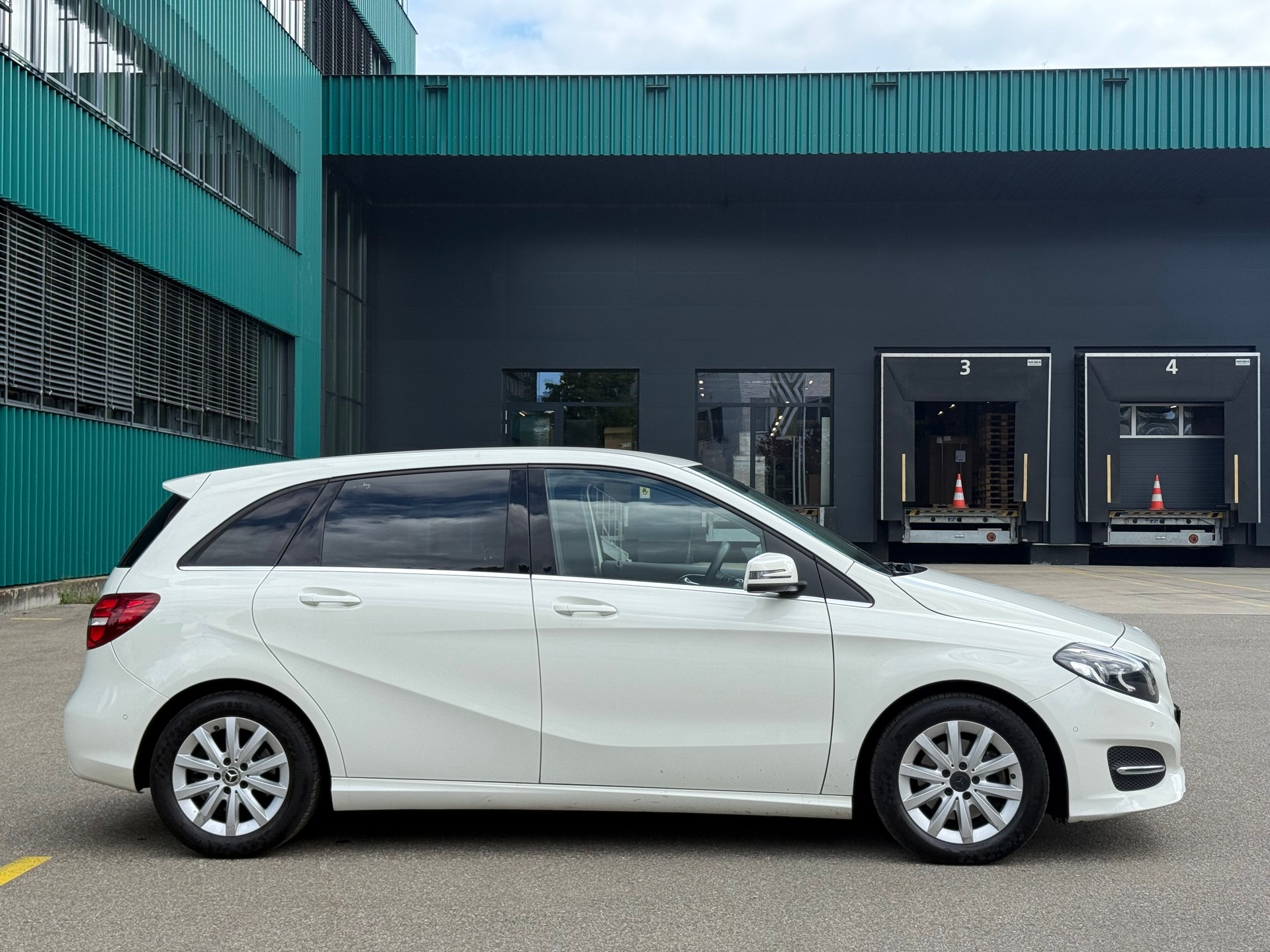 MERCEDES-BENZ B 220 Style 4Matic 7G-DCT-image-5