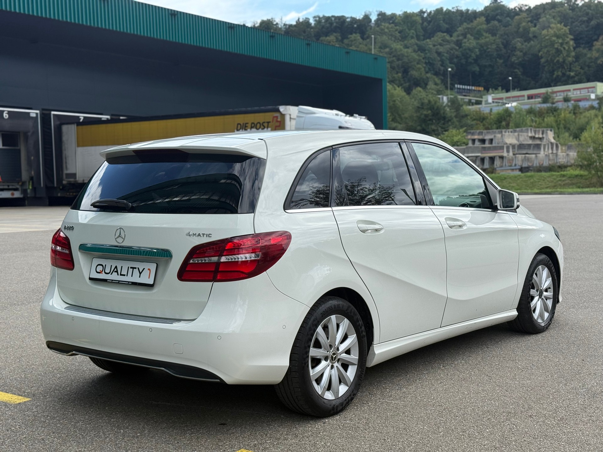 MERCEDES-BENZ B 220 Style 4Matic 7G-DCT-image-4