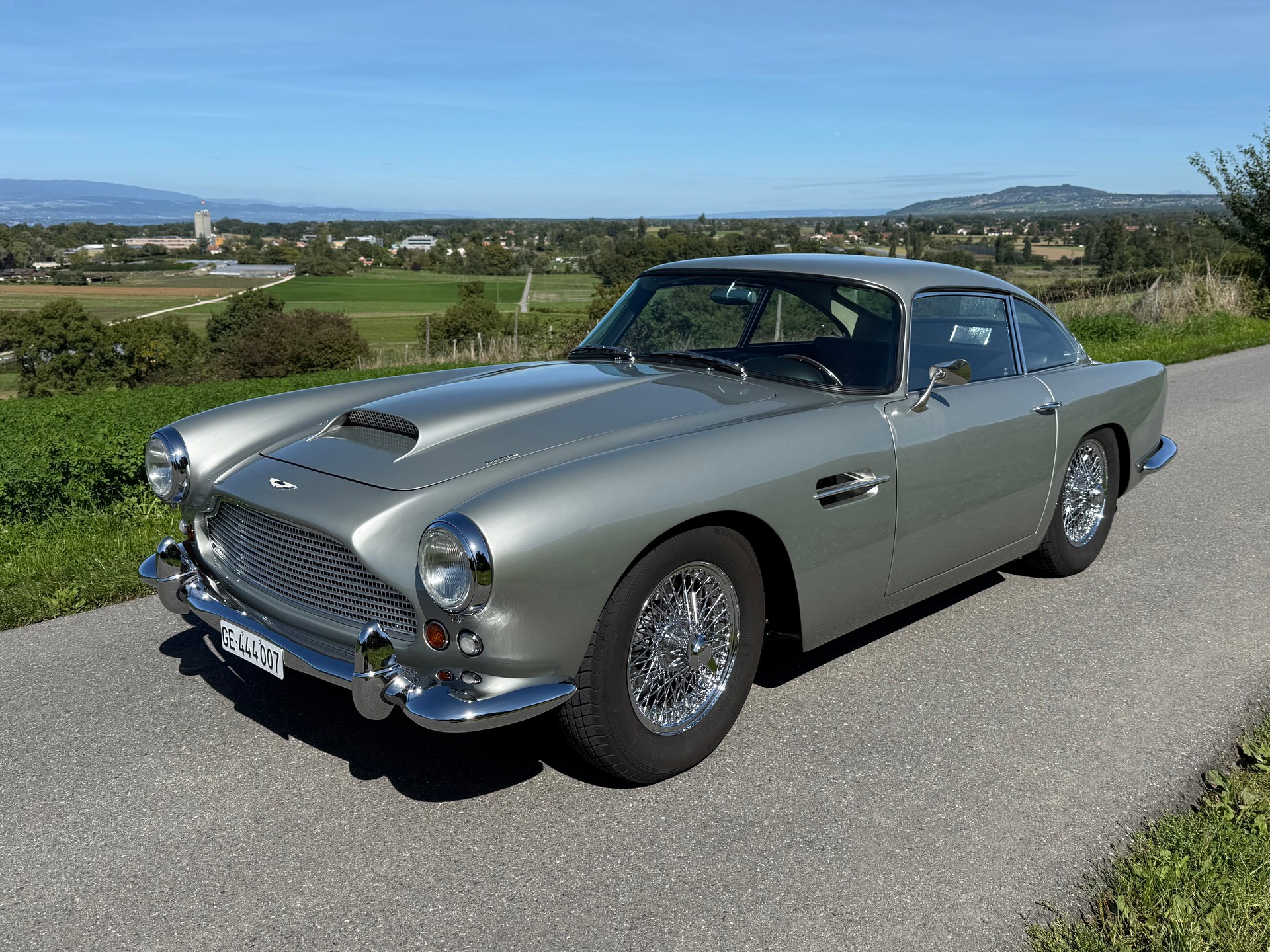 ASTON MARTIN DB4 Série 3-image-1