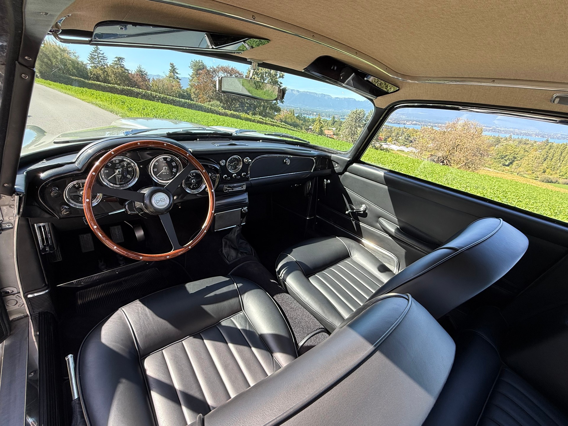ASTON MARTIN DB4 Série 3-image-5
