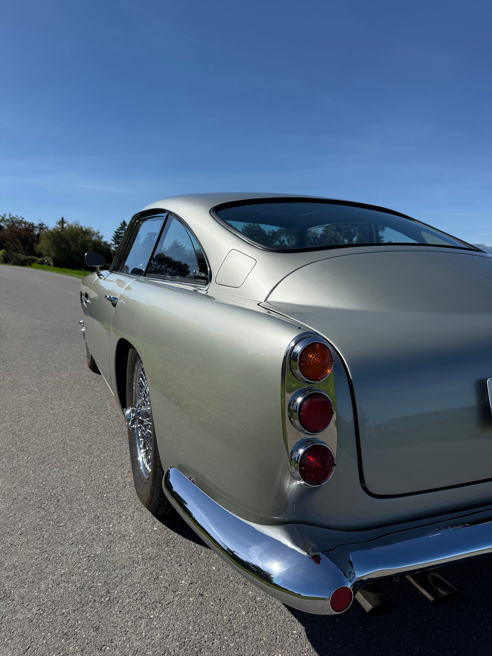 ASTON MARTIN DB4 Série 3-image-15