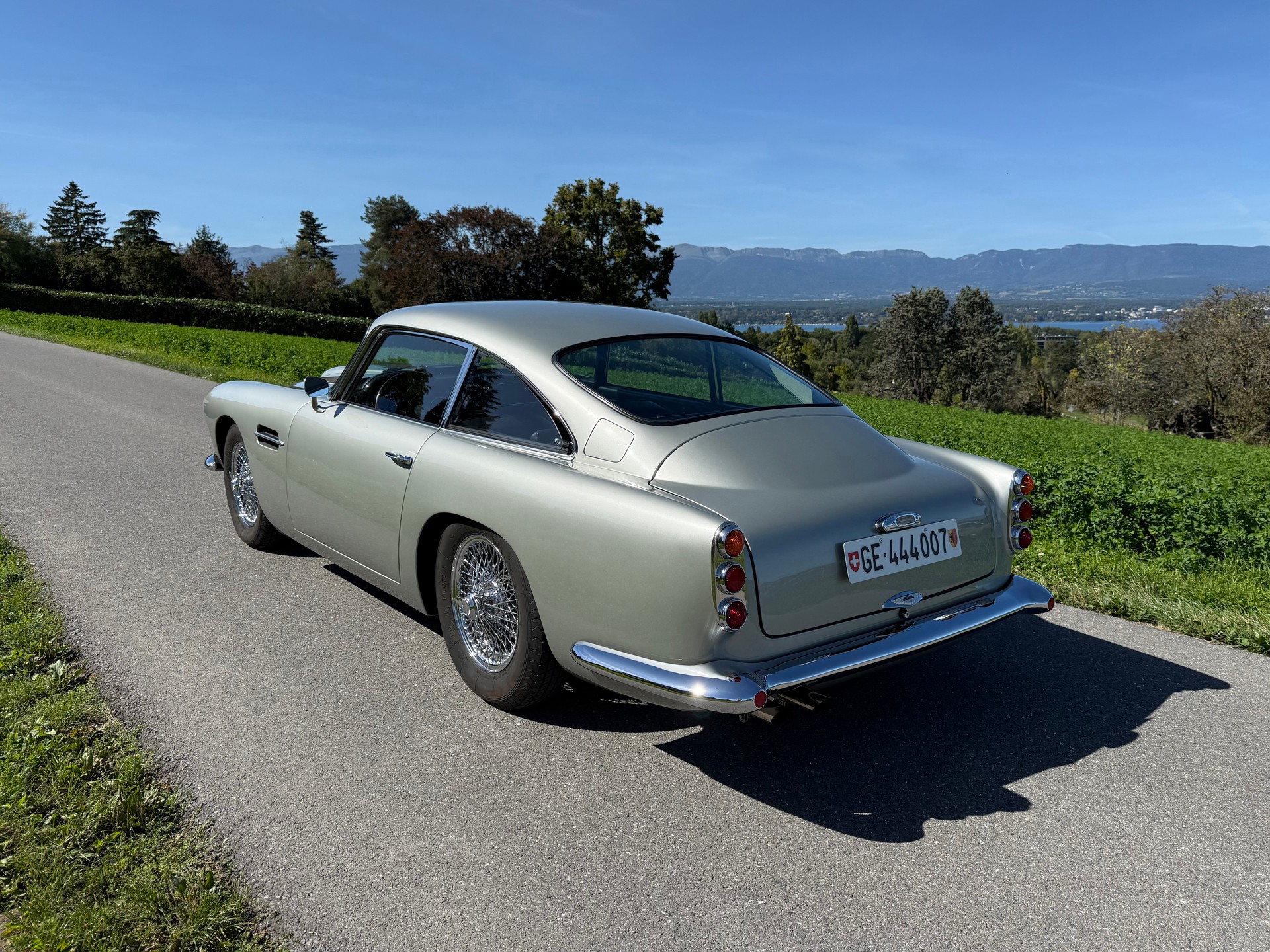 ASTON MARTIN DB4 Série 3-image-2