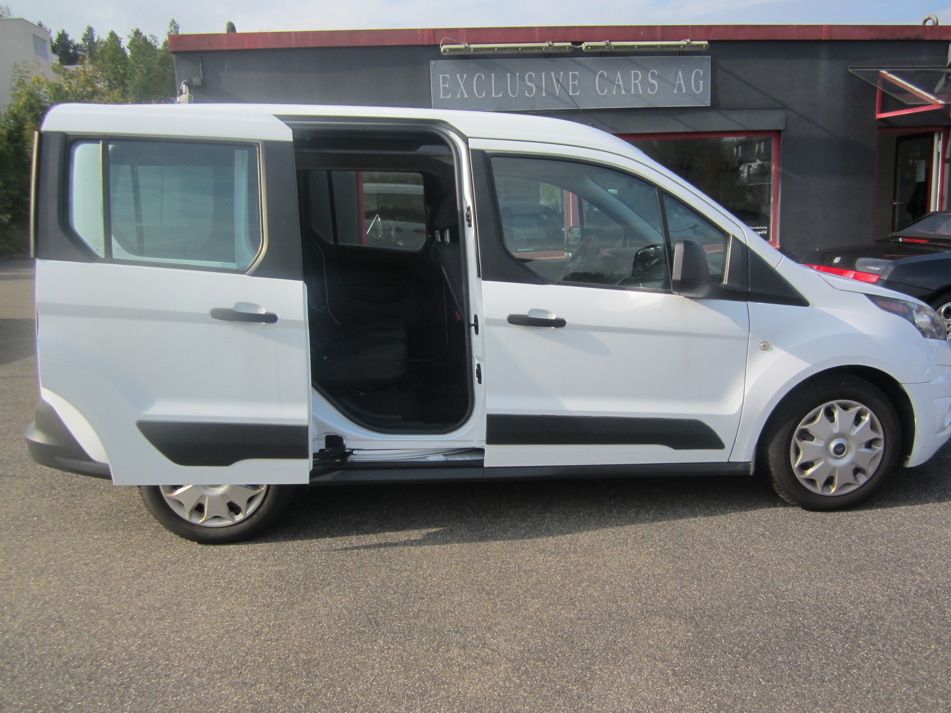 FORD Tourneo Connect 1.5 TDCi Trend-image-1